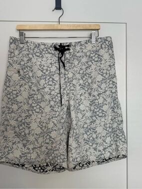 Patagonia Swim Trunks Board Shorts Mens Sz 35 Floral Hawaiian Beach Resort